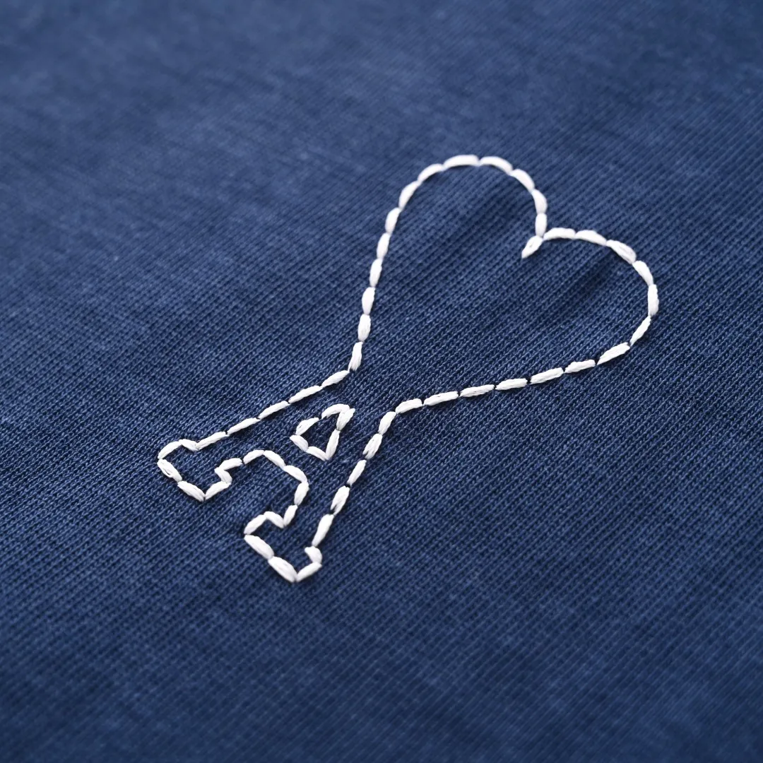 (Higher version) AMI PARIS topstitch love outline ADC box short-sleeved T-shirt purchased and developed by Authentic 1700, 32 counts of 100% plain combed cotton 230g, 1*1 matching double yarn rib 260g, imported embroidery, fabric wash, customized 1:1 trademark, fitted version Size: S-XL